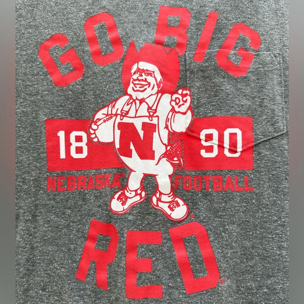 Tailgate AE Go Big Red Soft Tee T Shirt Short Sleeve Small Huskers Nebraska